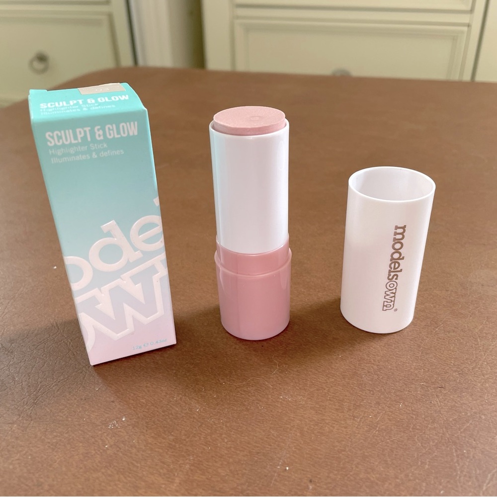 Models Own Highlighter Sculpt and Glow stick color 03 Incandescent NWT